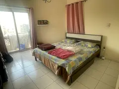 Big Private room with balcony and attached bathroom near to metro station in Al quiyada