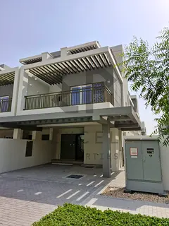 Bright 4BR Townhouse | Courtyard &amp; Community Views | Corner Unit