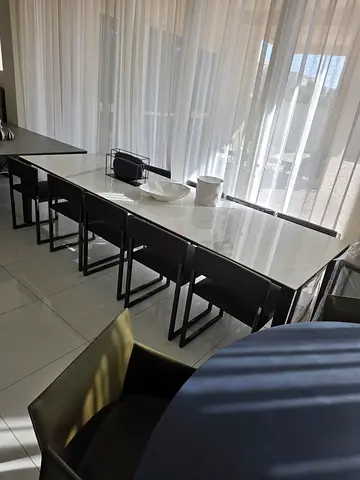 Desalto Italy Mac dining table NEW
