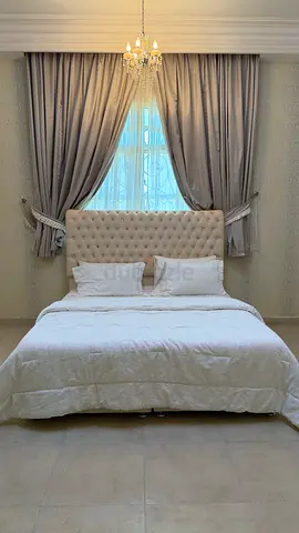 Luxury King Size Bed – Classic Design (Leather  Crystal Detailing)