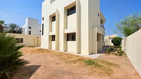Brand new villa for rent in Sharqan Sharjah 4 bedrooms 5 bathrooms majlis large living garden annex
