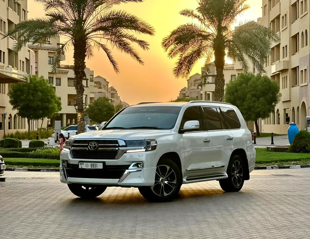 Toyota Land Cruiser 2021 — photo 1 of 20