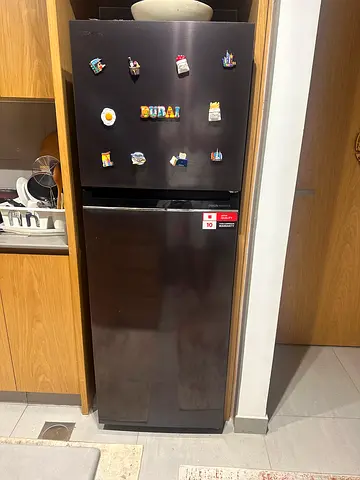 🧊 For Sale – Toshiba 2-Door Refrigerator (231L) – Excellent Condition