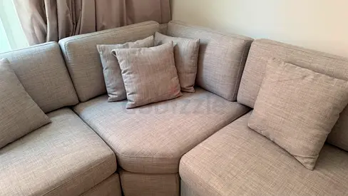 For Sale – Sofa Set in Excellent Condition / للبيع – طقم كنب بحالة ممتازه