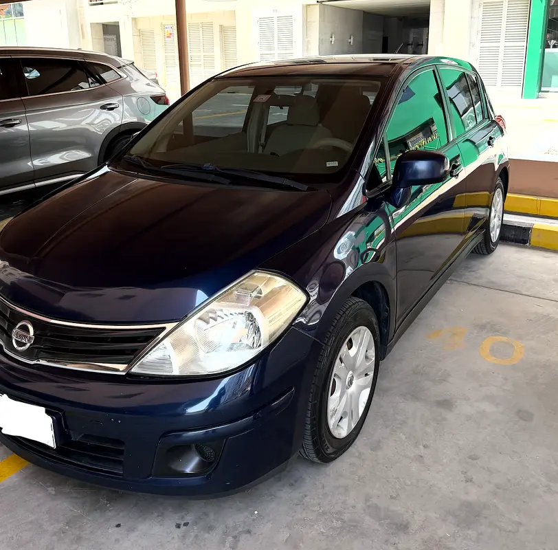 Nissan Tiida 2013 — photo 1 of 6