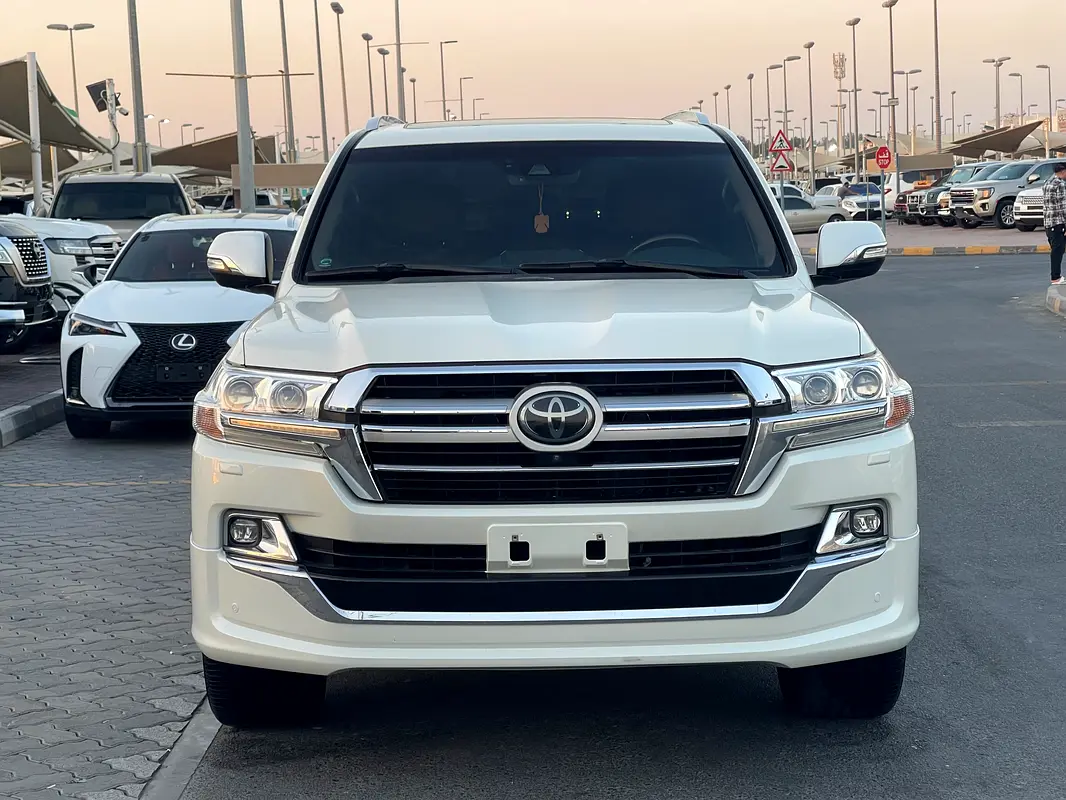 Toyota Land Cruiser 2019 — photo 1 of 19