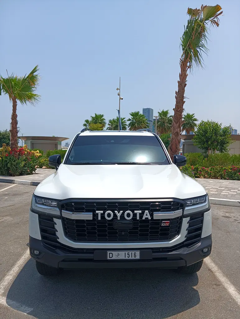 Toyota Land Cruiser 2023 — photo 1 of 20