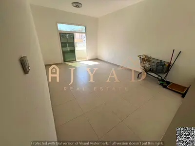 # 🇦🇪 للإيجار – شقة غرفتين وصالة في الجرف 2، عجمان  *فرصة مميزة للسكن العائلي في موقع استراتيجي وحيوي.*  تتوفر شقة واسعة مكونة من غرفتين وصالة في من