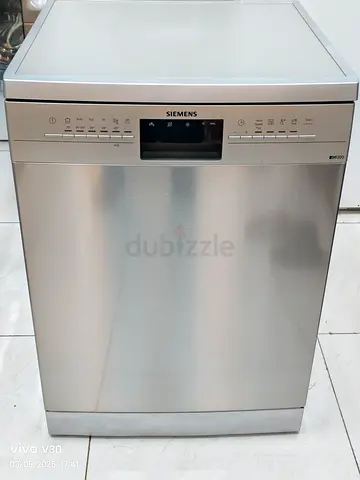 Free delivery Siemens iQ300 freestanding stainless steel dishwasher - good condition