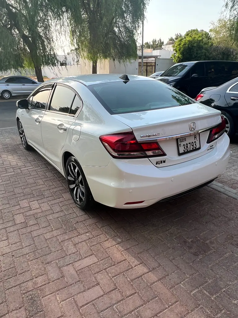 Honda Civic 2013 — photo 1 of 14