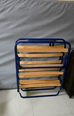 Foldable single bed