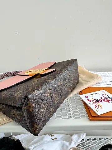 Louis Vuitton Monogram Locky BB
