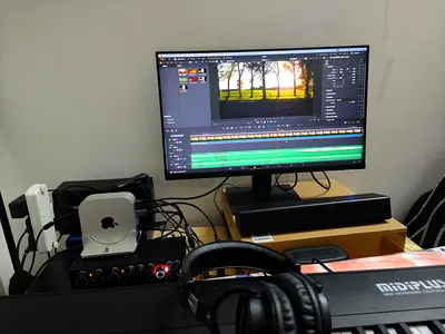 Audio video editing sute for sale. For Bedroom producers