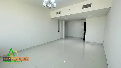 Distinctive view + close to all exits and amenities + prime location + spacious layout + free parking + free air conditioning.