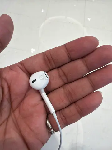 Apple EarPods wired white - good working condition