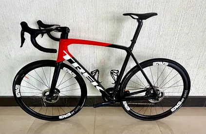 Trek Emonda-SL06- Full carbon Road Bike Shimano-Ultegra-11 speed di2 disc Brake