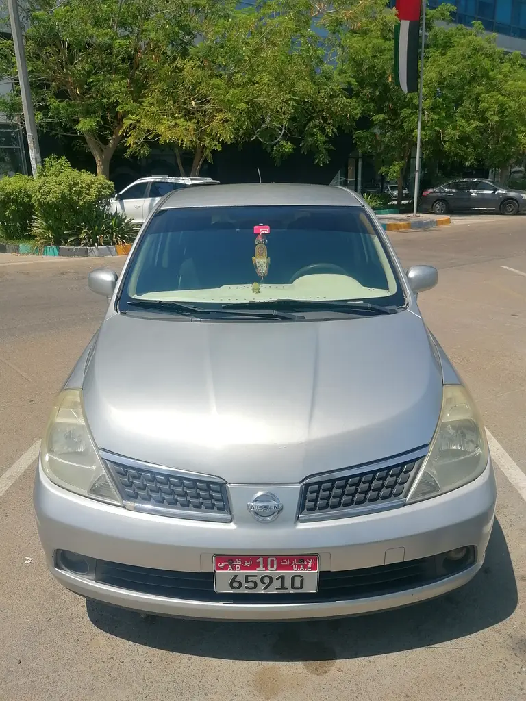 Nissan Tiida 2006 — photo 1 of 11