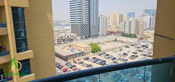 مساحه كبيره + قريبه من جميع المواقع والخدمات + غرفه خادمه + 4حمامات + تسهيلات في الدفع