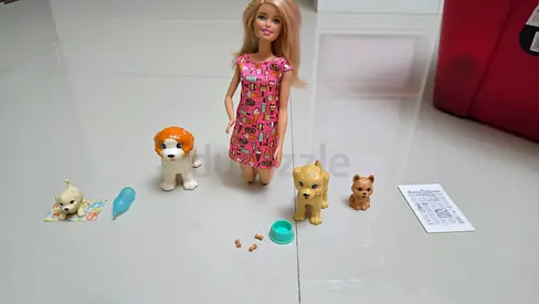 Barbie Doggy Daycare Doll, Blonde, with 4 Dogs, Including One Puppy that Poops and one that pees