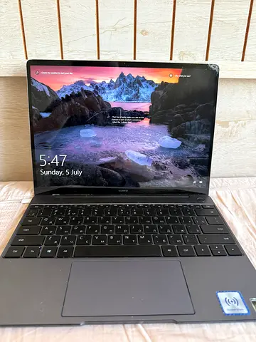 HUAWEI matebook 13 2020- RYZEN 53500, 16RAM - damaged  screen
