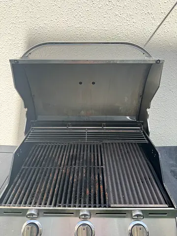 Char-broil Used 3-Burner Gas BBQ Grill - including Gas Cylinder