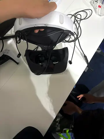 Be headset for sale used only for 3 four weeks