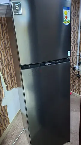 GEEPAS Top Freezer Refrigerator - Good Condition, 5-Year Compressor Warranty
