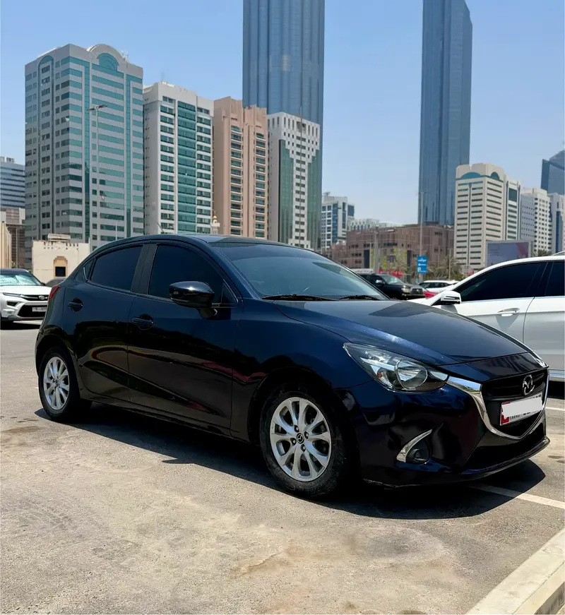 Mazda 2 2019 — photo 1 of 10