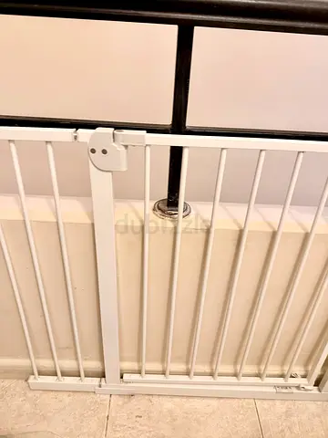 White Metal Baby Safety Gate - Pressure/Hardware Mounted