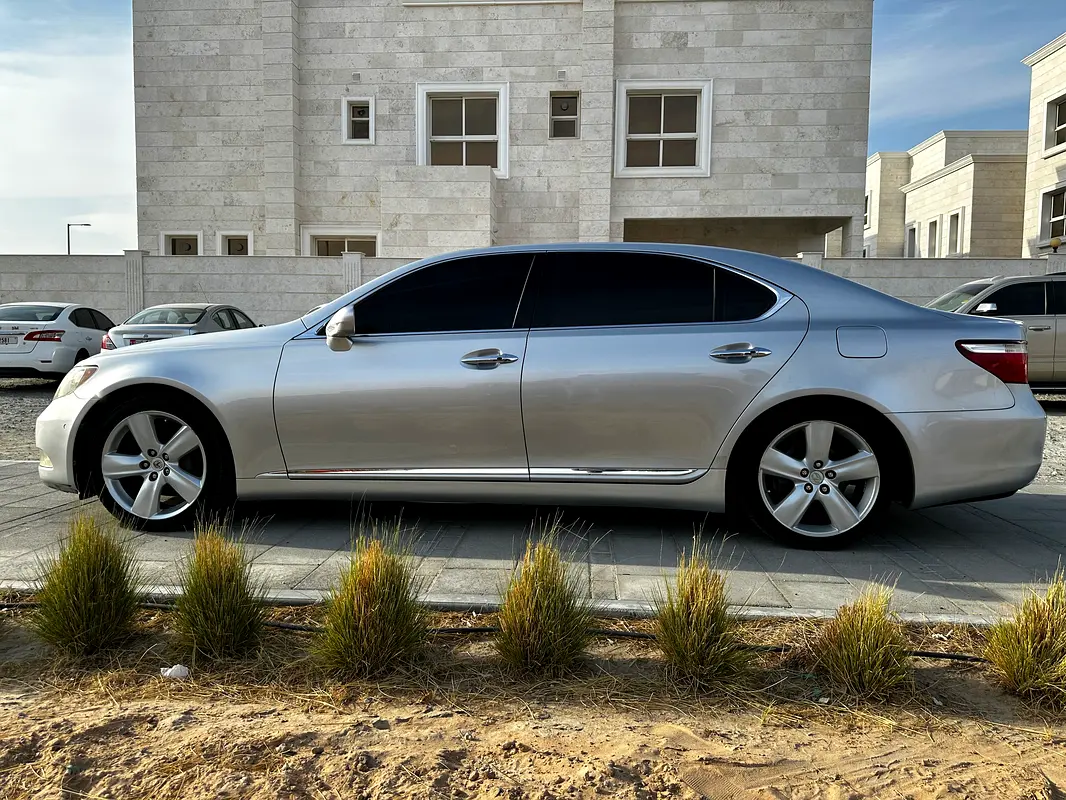 Lexus LS-Series 2007 — photo 1 of 18