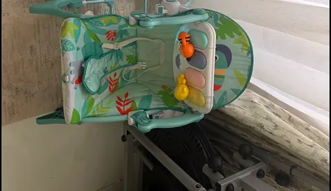Lightweight baby wing with music