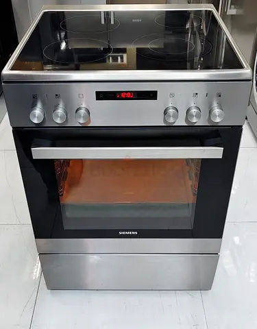 Siemens full electric digital cooking range Sam like new condition 60cm