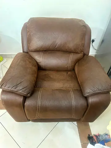 Brown Recliner Arm chair - Lazy Boy - comfortable single seat