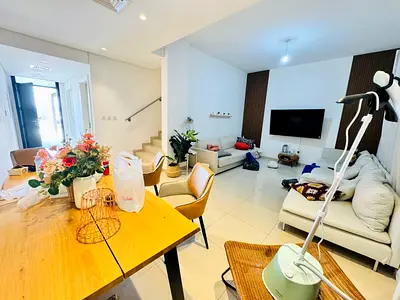Fully Furnished Villa | Opposite The Point Market | 4 Bathrooms | 3 Cheques