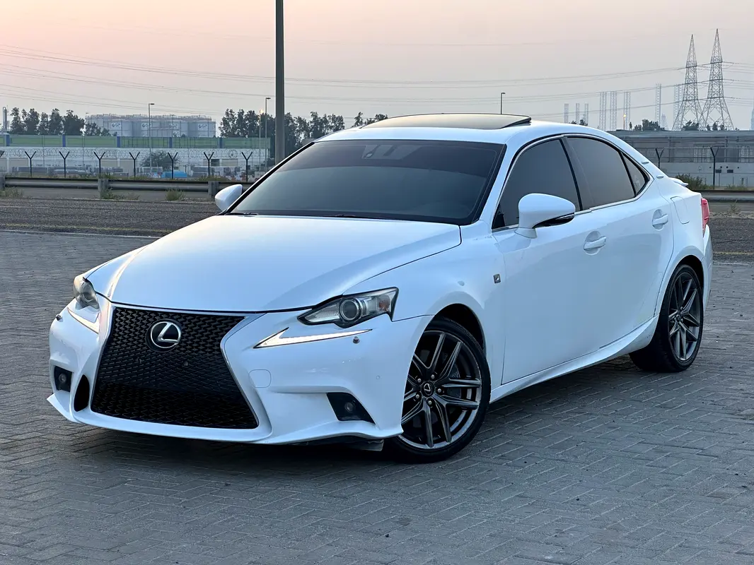 Lexus IS-Series 2016 — photo 1 of 20