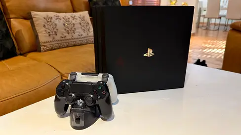 PlayStation 4 Pro (1tb) with DualShock 4 Controller - Good Condition