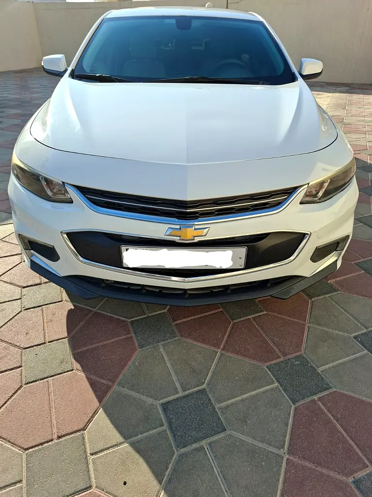 Chevrolet Malibu 2017 — photo 1 of 9