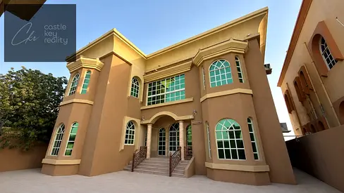 فيلا واسعة مكونة من 6 غرف نوم في جلفار النخيل | موقع متميز