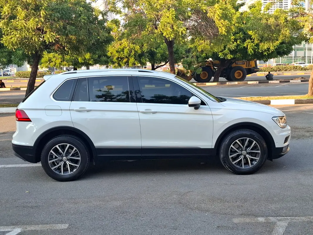 Volkswagen Tiguan 2018 — photo 1 of 14