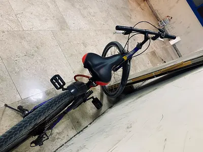 Used adult cruiser/commuter bike in good condition with complete set of safety jacket, helmet, lock