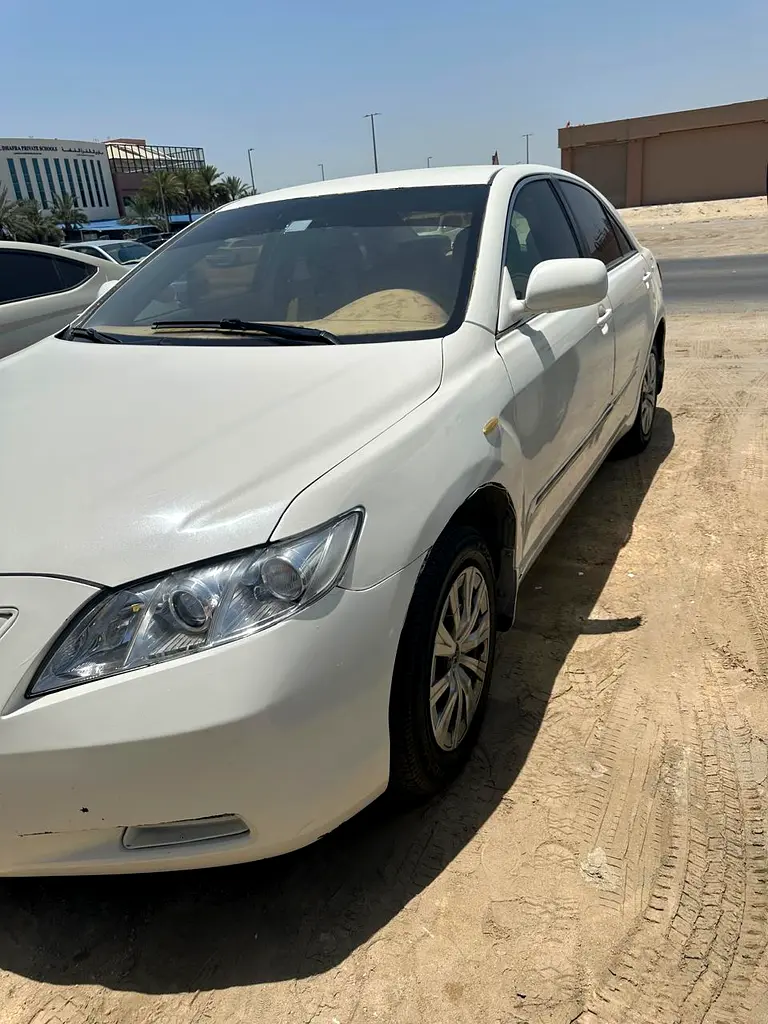 Toyota Camry 2009 — photo 1 of 3