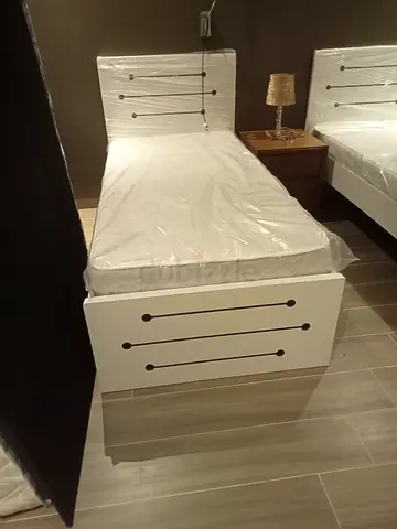 Single bed with headboard and  - white