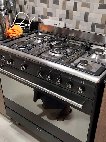 Smeg top gas oven electric cooker 90 by 60 cm latest model like new condition perfect working