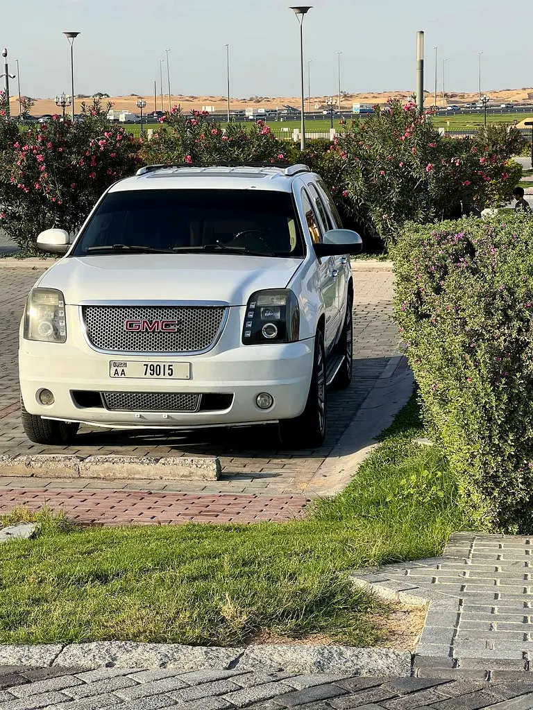 GMC Yukon 2009 — photo 1 of 14