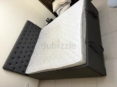 180 X 200 hydraulic bed with mattrass