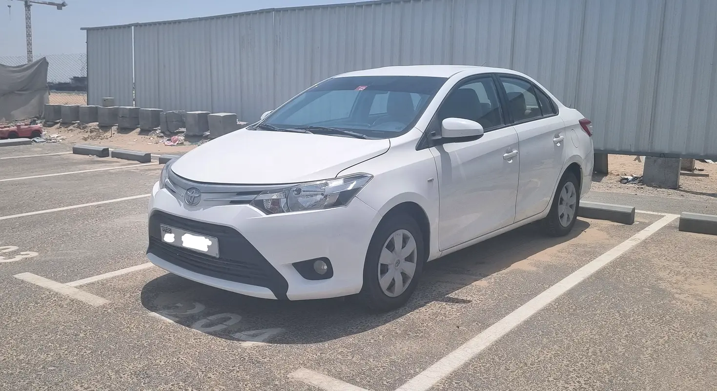 Toyota Yaris 2017 — photo 1 of 7
