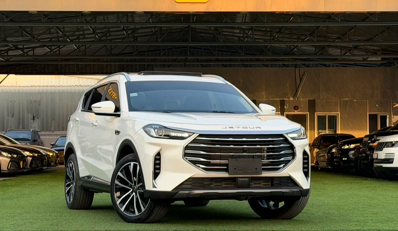 Jetour X70 Plus 2023 — photo 1 of 9