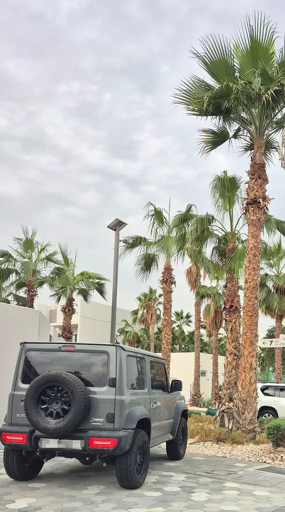 Suzuki Jimny 2025 — photo 1 of 8