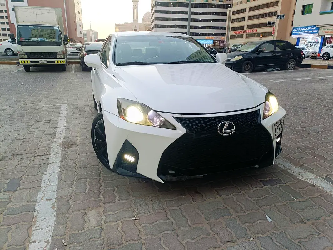 Lexus IS-Series 2008 — photo 1 of 12