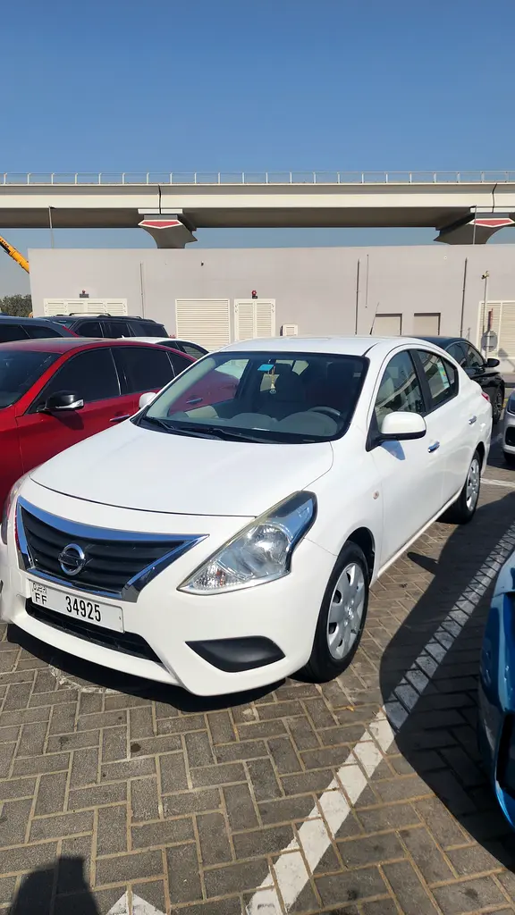Nissan Sunny 2022 — photo 1 of 4